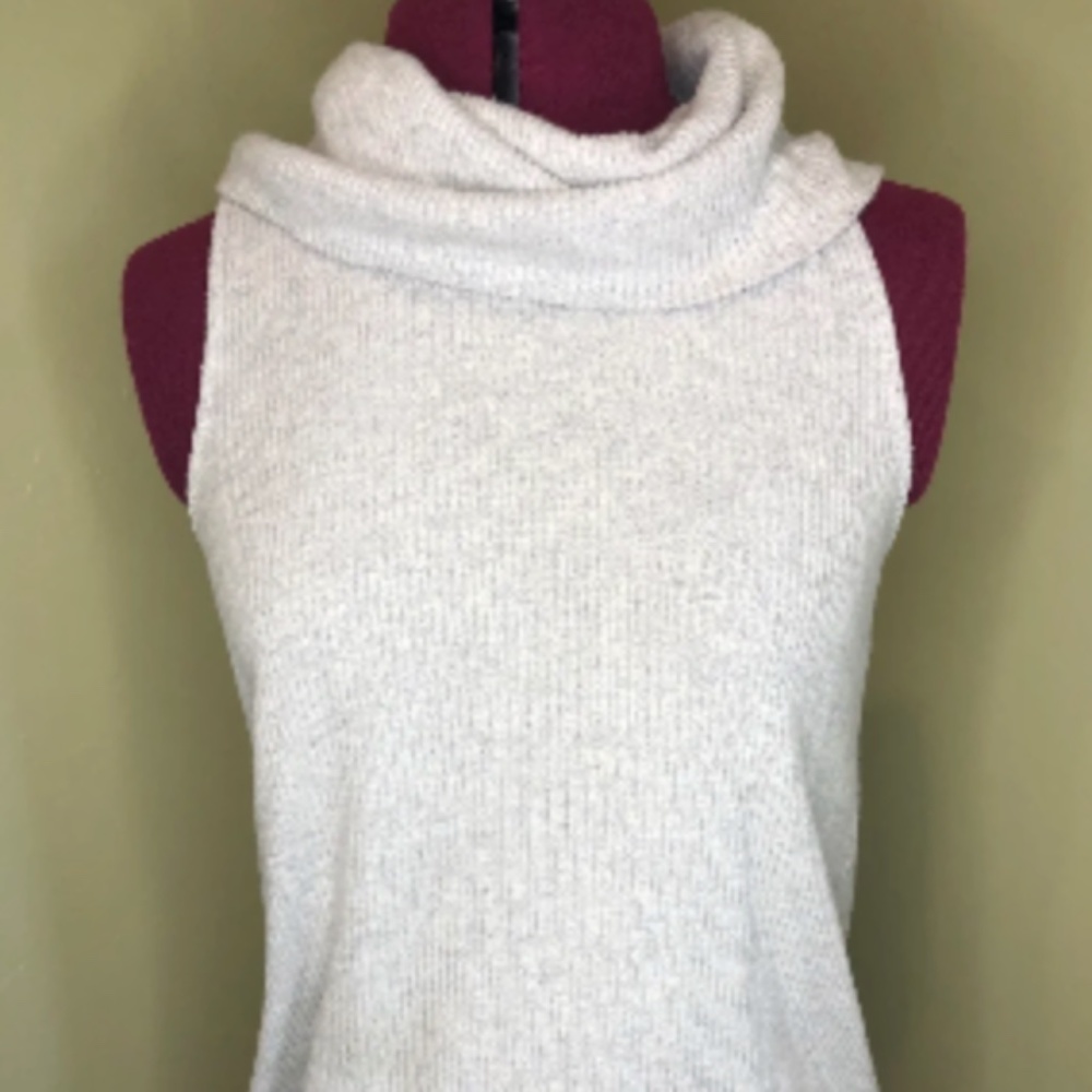 Anthropologie Sleeveless Sweater Grey